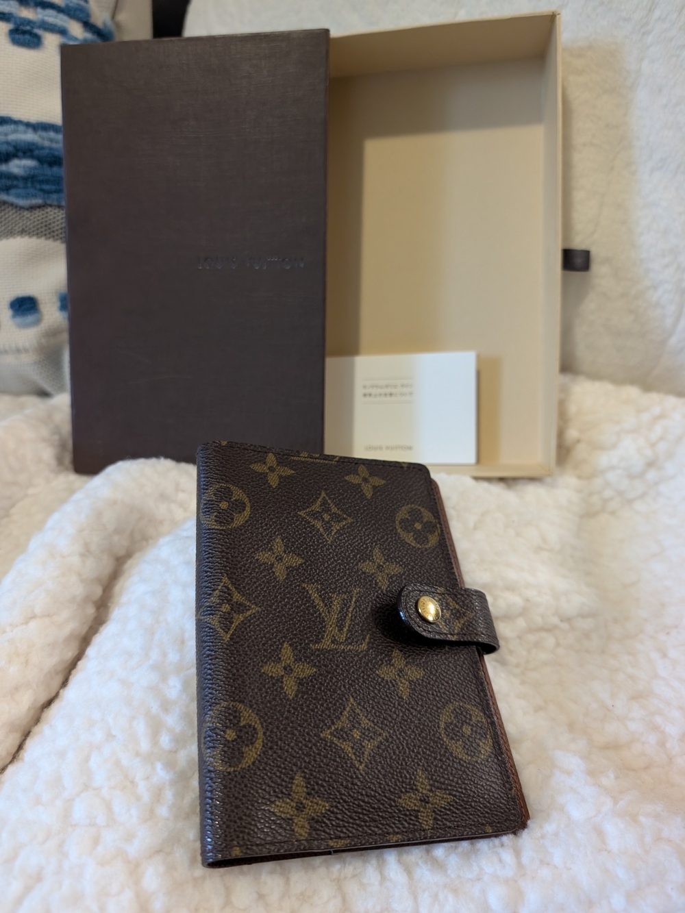 (SOLD) Louis Vuitton Monogram Brown Canvas Agenda/Passport Holder - Picture 7 of 12